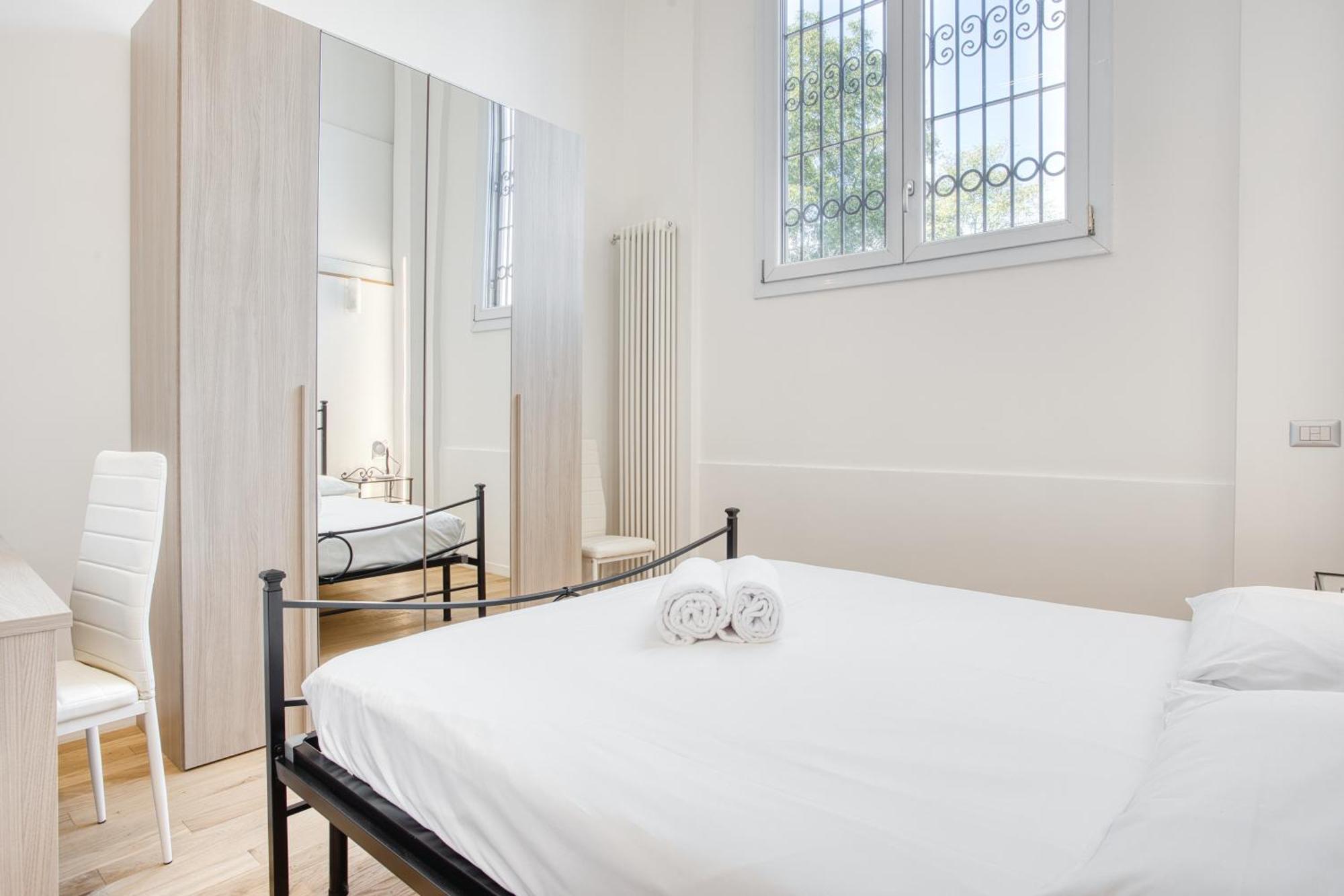 Walk To Navigli - Via Gola - 2 Bedrooms Apt มิลาน ภายนอก รูปภาพ